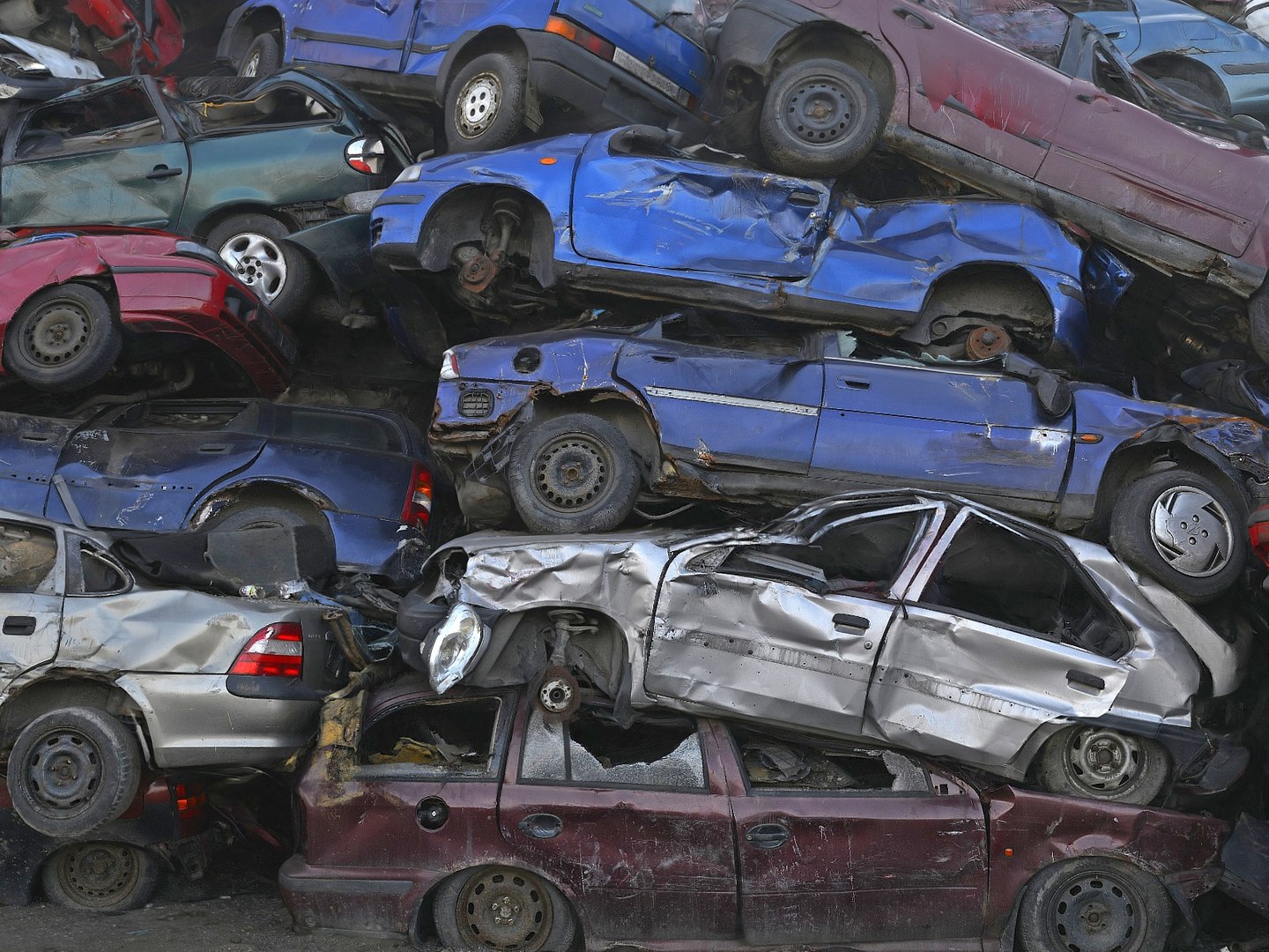 vehicle graveyard - car 3D https://p.turbosquid.com/ts-thumb/0b/LbgbXY/puCODCZV/908900/jpg/1553553855/1920x1080/fit_q87/b3935573b53fa296a6441967e15776df9782182f/908900.jpg