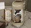 Oggetti di scena 3D realistici per un angolo caffè mattutino