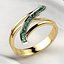 Anello in oro alla moda con linea di diamanti