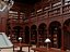 Scena d'interni di una lussuosa biblioteca reale europea in stile classico.