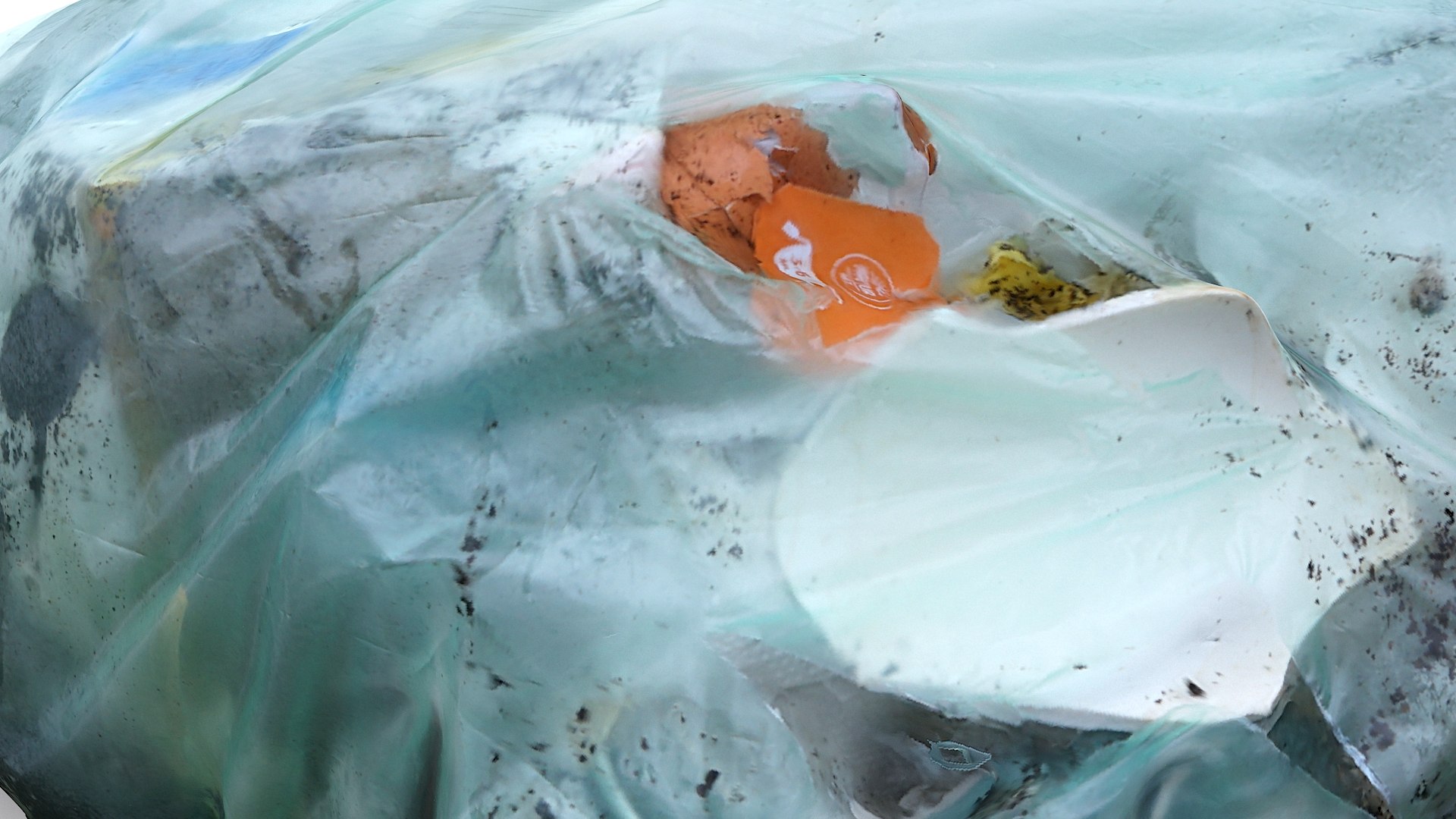 garbage bag 3D model https://p.turbosquid.com/ts-thumb/1U/MohwLb/cq/garbagebag12_06/jpg/1610221642/1920x1080/fit_q87/405354327758a162f1b50910ed4c4077a1e806ca/garbagebag12_06.jpg