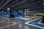 estacionamiento subterráneo nivel de parque coche vehículo multietapa edificio oscuro arquitectura ciudad piso urbano extintor manguera letrero interior