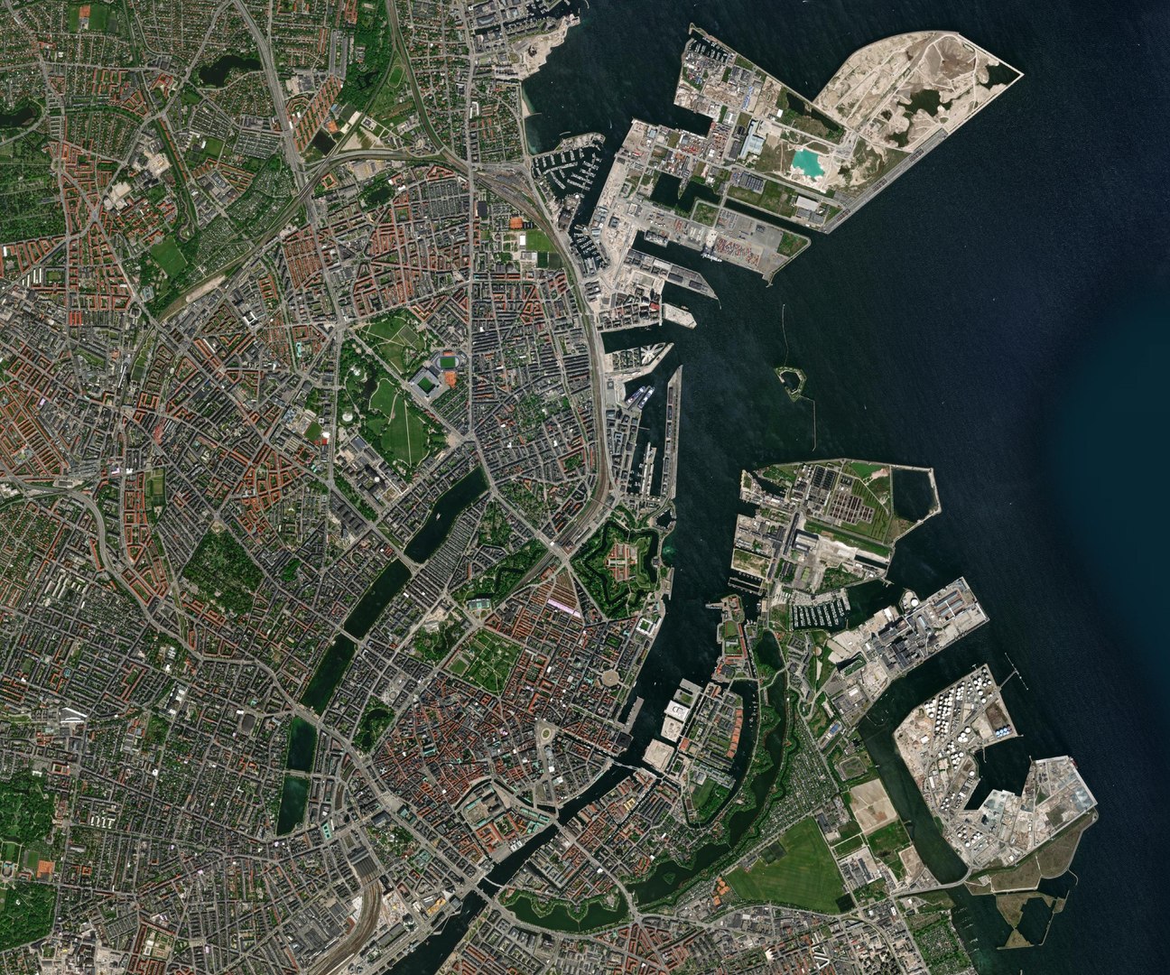 3D Streets and roads City Copenhagen Denmark https://p.turbosquid.com/ts-thumb/6X/epBoOL/Q9/overlay/png/1644083856/1920x1080/fit_q87/608778e973c46b08465826170b9a94c875ede2e0/overlay.jpg