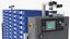 Robot mobile industriale con contenitori di stoccaggio, colore blu.
