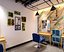 Salon de coiffure de style loft industriel