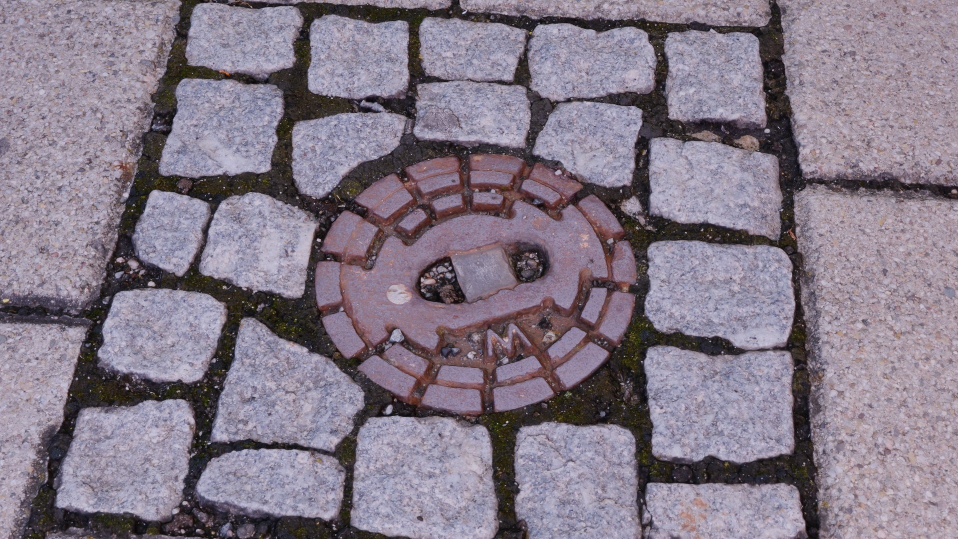 Hydrant street cover 02 high-poly 3D model 3D https://p.turbosquid.com/ts-thumb/9q/uEmorS/Qy/highrender11/jpg/1662388125/1920x1080/fit_q87/ba76e6298a00f90017a822e6697b479890ea9175/highrender11.jpg