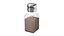 Collection de grandes bouteilles de condiments