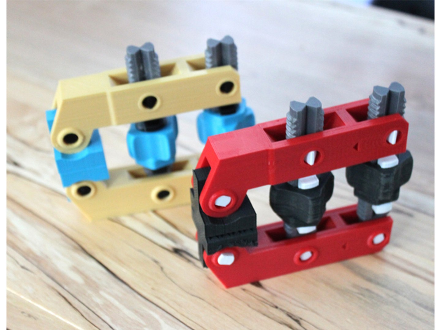 hand-screw clamp 3D model https://p.turbosquid.com/ts-thumb/Bv/qKJx1u/aQa8gYuE/8df7b73a7820f4aef47864f2a6c5fccf_preview_featured/jpg/1557200719/1920x1080/fit_q87/f10390848726d2aac90355276fa11ae817d6cd96/8df7b73a7820f4aef47864f2a6c5fccf_preview_featured.jpg