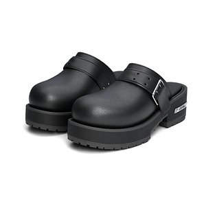 Balenciaga Venom Mule model