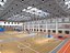Modello 3D di un'ampia arena polisportiva al coperto con campo da basket.