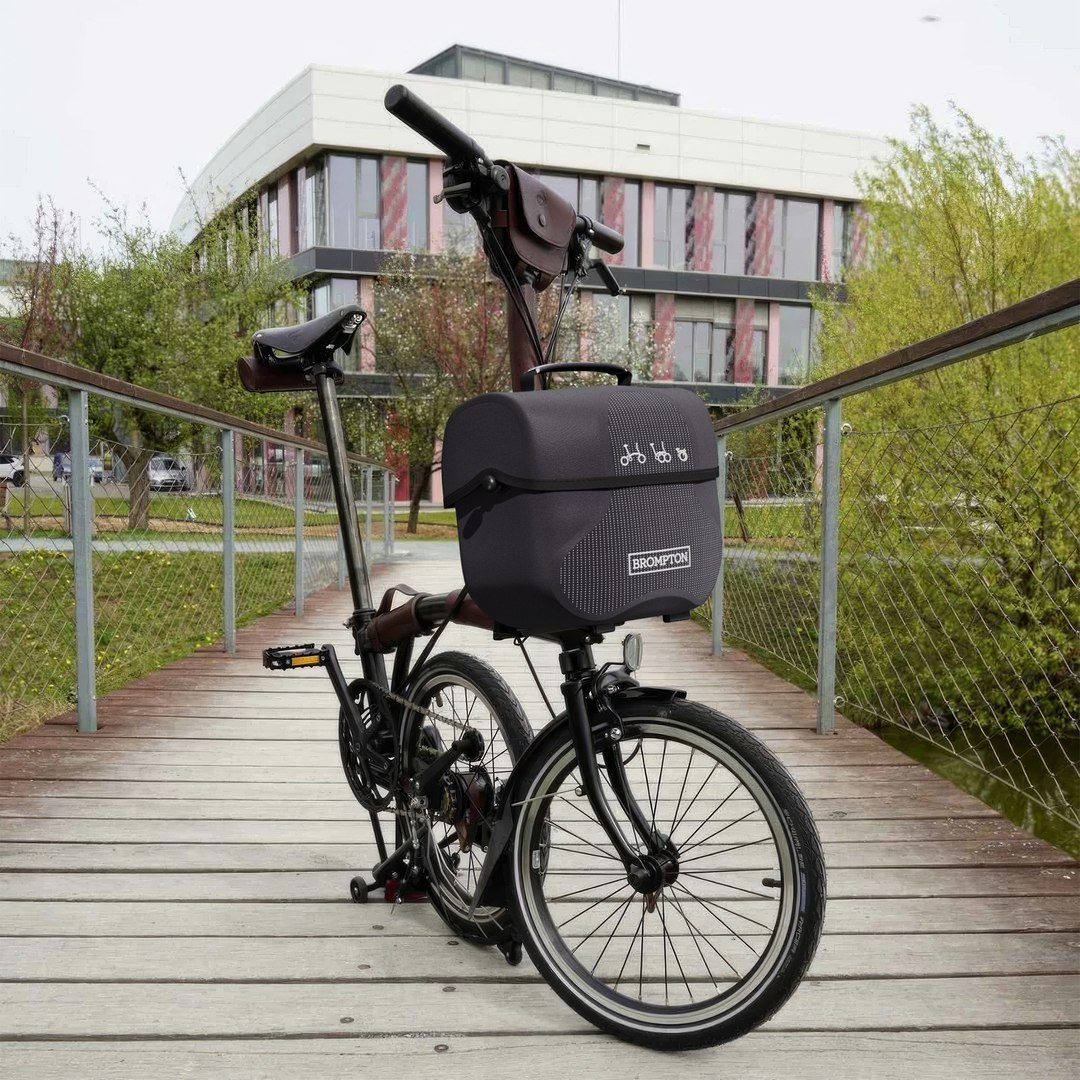 3D model Brompton Bicycle Storage Bag https://p.turbosquid.com/ts-thumb/Cm/951dfK/a3/19/jpg/1776949362/1920x1080/fit_q87/c08c0612c14dc80f1e6e07e8fd16fff66d5b2379/19.jpg