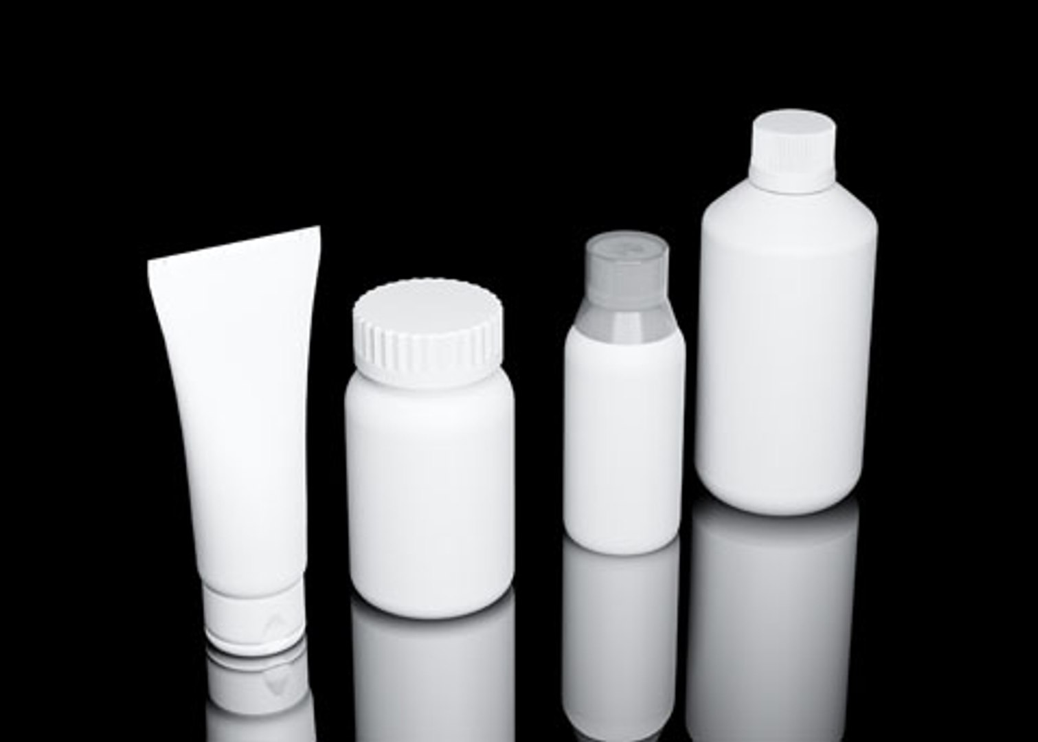 3d model plastic bottles https://p.turbosquid.com/ts-thumb/F0/9UjWrx/JKrgouCZ/envase1high0002/jpg/1279566607/1920x1080/fit_q87/db3657988902d0766e5b5cf551ce444c6a9eb248/envase1high0002.jpg