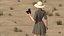 Donne in costume da safari con binocolo