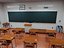 Scena interna di un'aula scolastica in stile giapponese moderno.