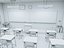 Scena interna di un'aula scolastica in stile giapponese moderno.