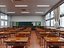 Scena interna di un'aula scolastica in stile giapponese moderno.