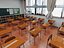 Scena interna di un'aula scolastica in stile giapponese moderno.