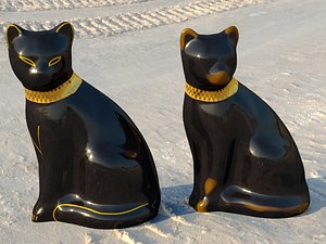 Cat statue moneybox