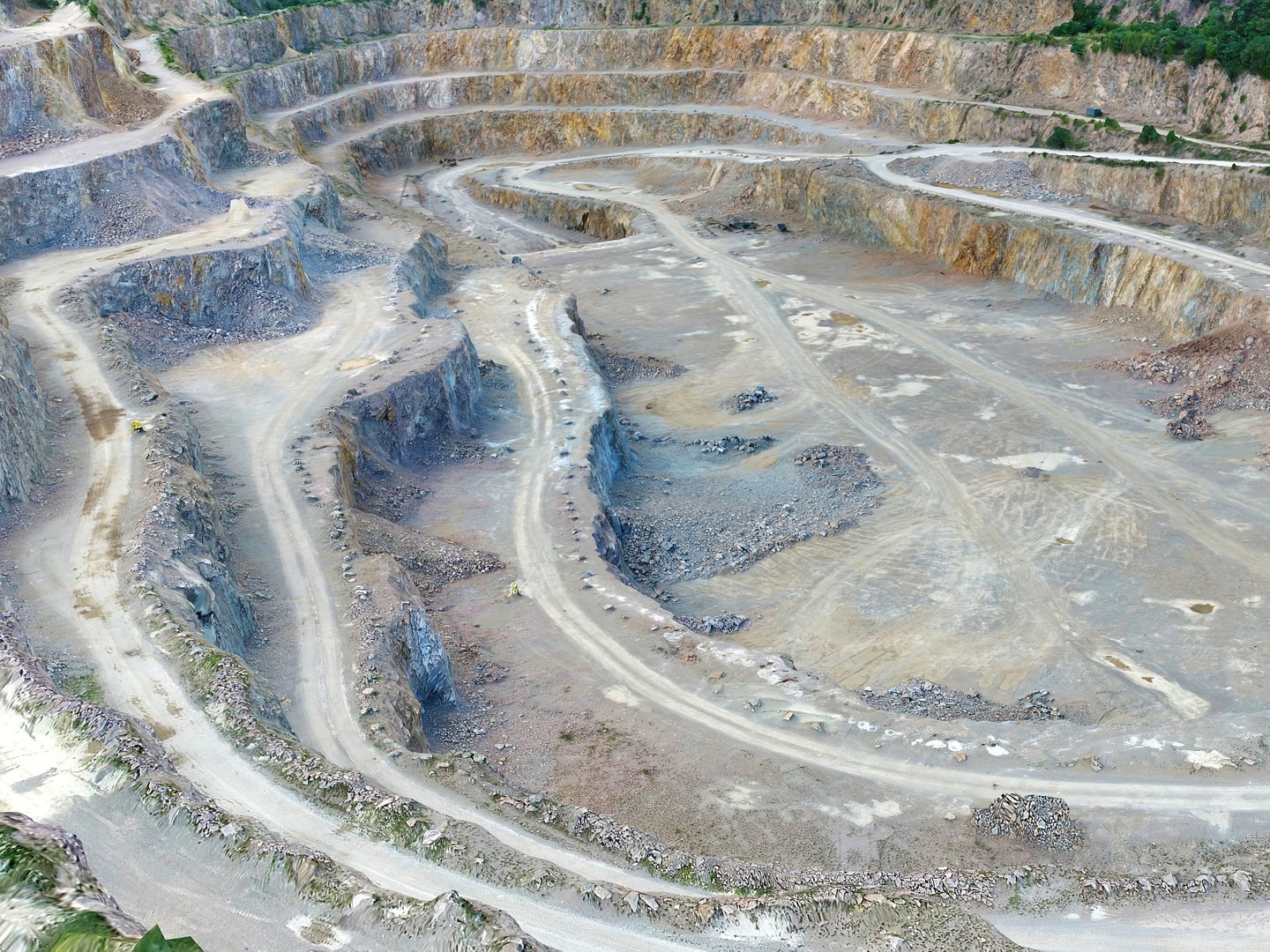 3D opencast mines - https://p.turbosquid.com/ts-thumb/Ic/7suj1D/HYR3nkdg/56546778/jpg/1536067678/1920x1080/fit_q87/a62b00f96d7b3d95018dc4288ecf4faedc7b503f/56546778.jpg