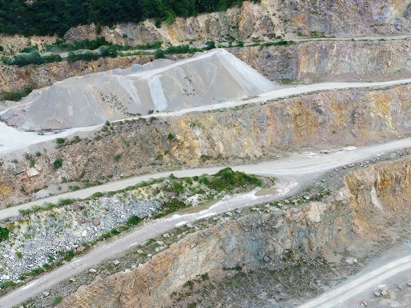 3D opencast mines - https://p.turbosquid.com/ts-thumb/Ic/7suj1D/YLjl6m2Q/777888/jpg/1536068303/1920x1080/fit_q87/8b1038b20f9ff843cbccbdadfa1c5d50ab886dce/777888.jpg