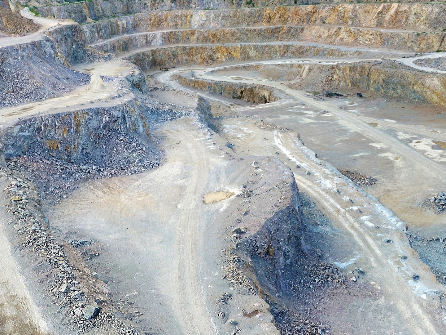 3D opencast mines - https://p.turbosquid.com/ts-thumb/Ic/7suj1D/uAmmSn2N/67567889/jpg/1536067678/1920x1080/fit_q87/be59693daf03252db6c562a4fab5f1772934c34e/67567889.jpg
