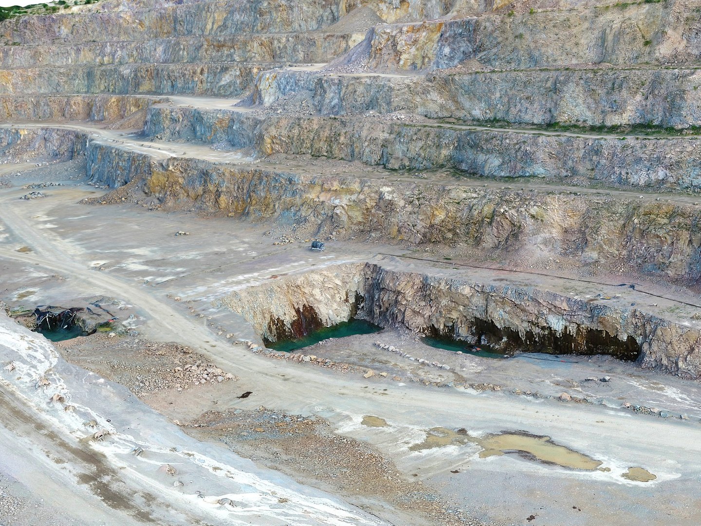 3D opencast mines - https://p.turbosquid.com/ts-thumb/Ic/7suj1D/wnsrYiM2/90000/jpg/1536068303/1920x1080/fit_q87/d5a18b01c0da14ce05132521bb50ccd43725f5d8/90000.jpg