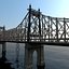 Ponte de Queensboro com bonde da ilha de Roosevelt