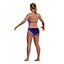 Jeune femme blonde en maillot de bain