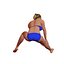 Jeune femme blonde en maillot de bain
