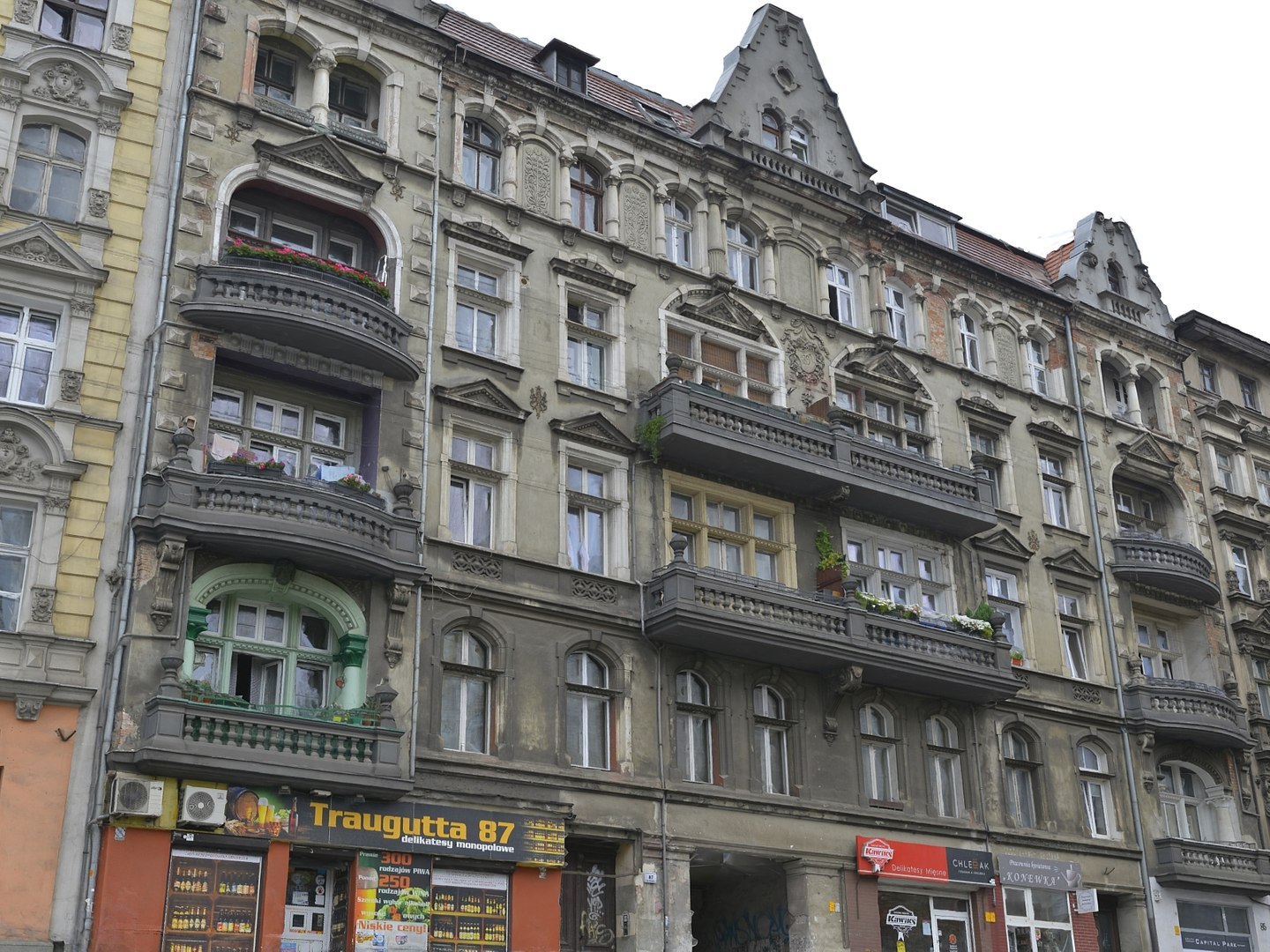 facade street 3D model https://p.turbosquid.com/ts-thumb/M2/SEvI88/3lyUTeWL/00090/jpg/1566411806/1920x1080/fit_q87/cc14d7211f69d818e622daeb4034d69facce5d12/00090.jpg