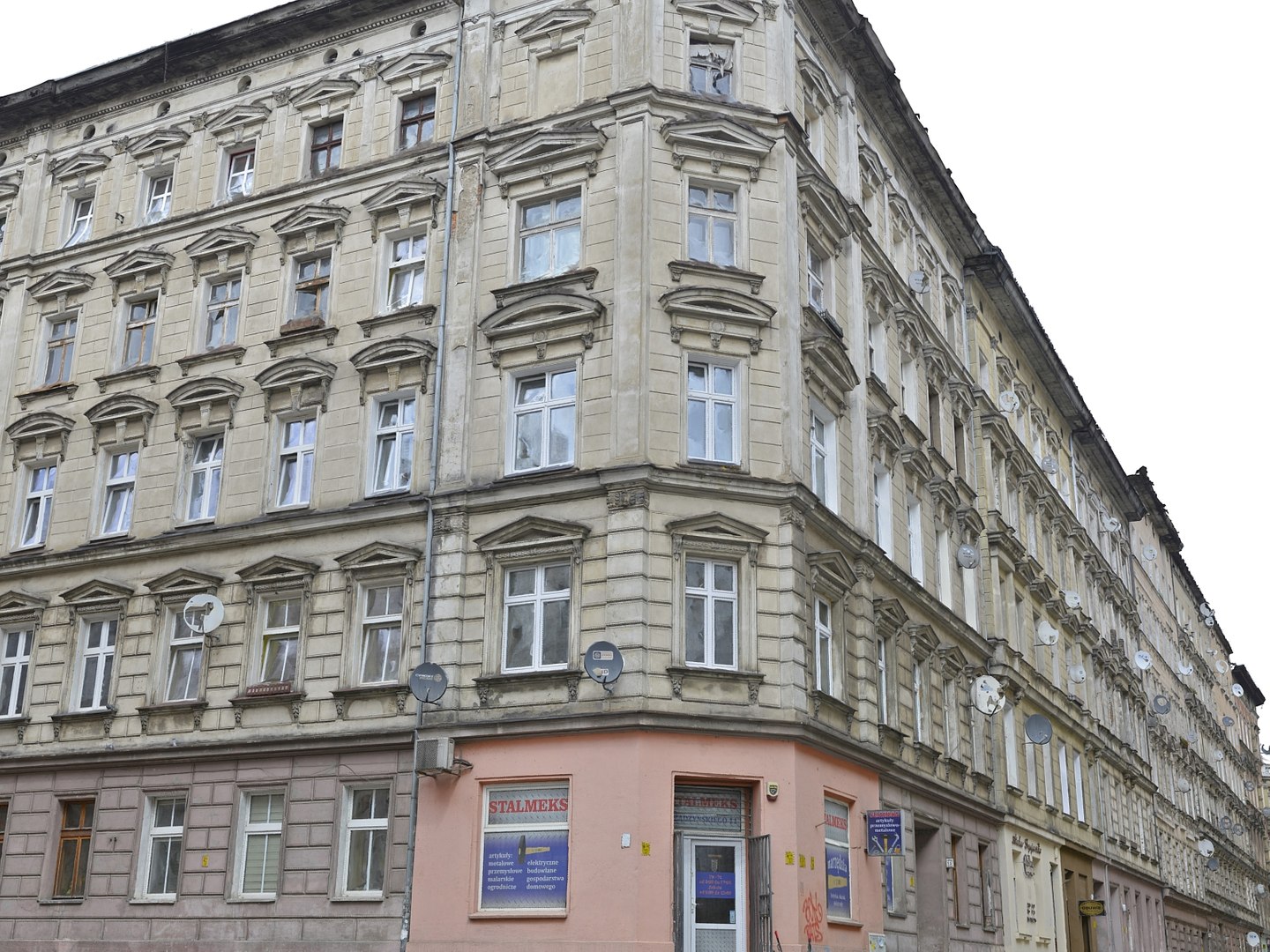 facade street 3D model https://p.turbosquid.com/ts-thumb/M2/SEvI88/PhO1DHUR/9090/jpg/1566411807/1920x1080/fit_q87/5d2247093be95891761845075a055cd9ec7757df/9090.jpg