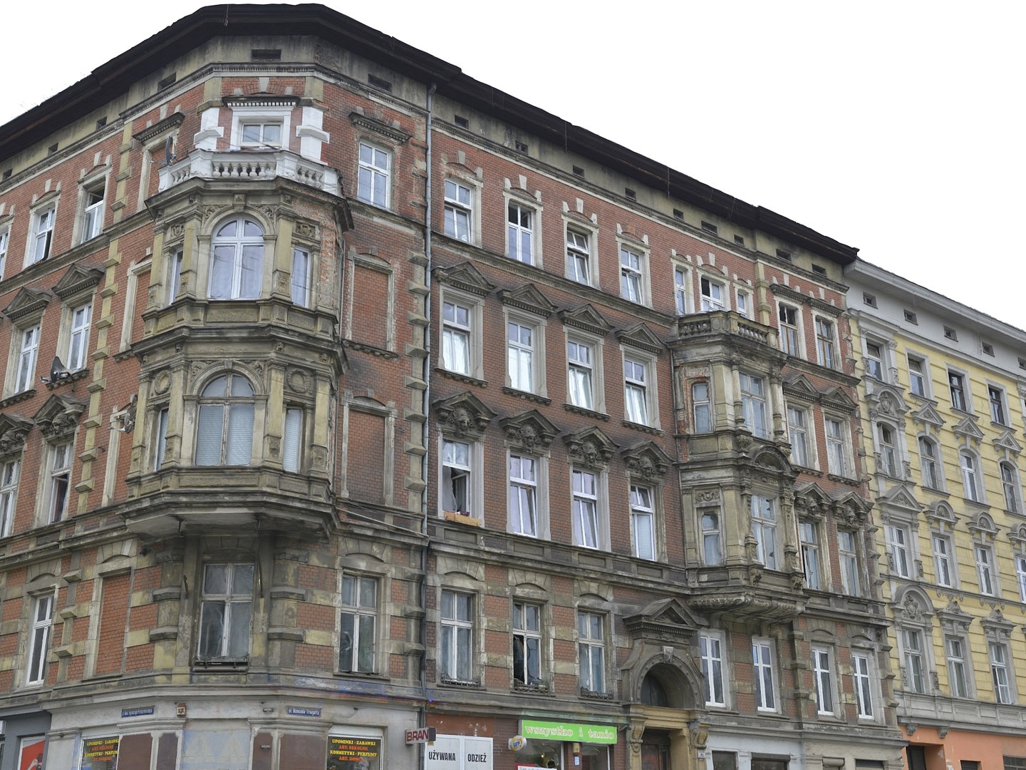 facade street 3D model https://p.turbosquid.com/ts-thumb/M2/SEvI88/S3FqkL0h/0090/jpg/1566411806/1920x1080/fit_q87/143ca46683e9268f456da8fa02c790a315699c1b/0090.jpg