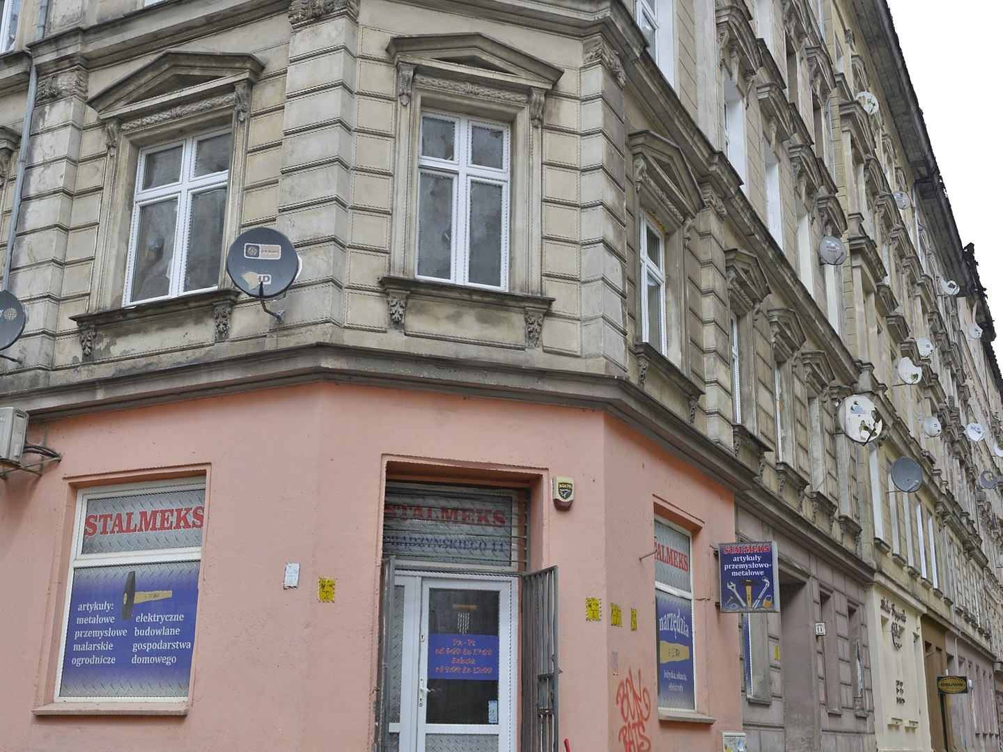 facade street 3D model https://p.turbosquid.com/ts-thumb/M2/SEvI88/qoWhZFuy/900/jpg/1566411807/1920x1080/fit_q87/6b2783c709ea74f0560816abee6a8f3dc1cd0972/900.jpg