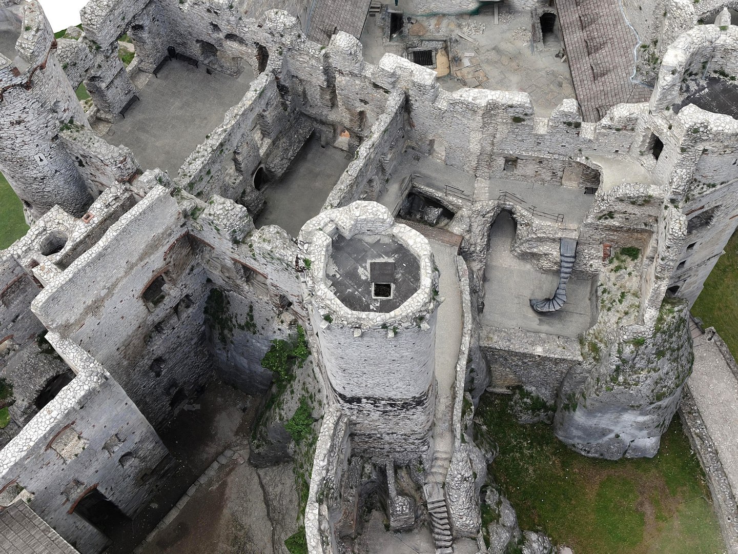 3D castle ruins 16k model https://p.turbosquid.com/ts-thumb/Me/tEGGp3/UgcDW5bh/87897899/jpg/1559738770/1920x1080/fit_q87/95a6df030f2296d555d723faf81c4666b6722792/87897899.jpg