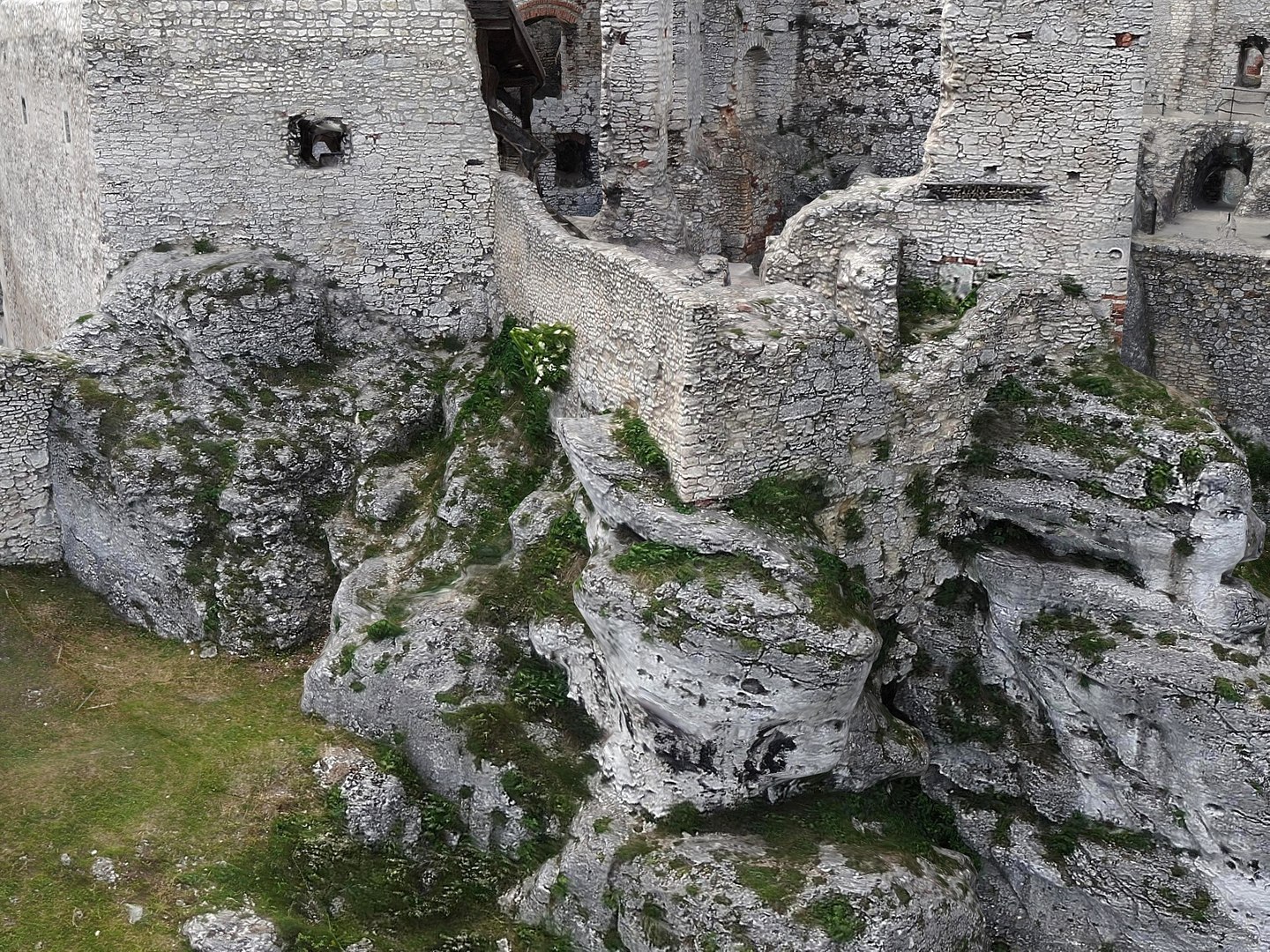 3D castle ruins 16k model https://p.turbosquid.com/ts-thumb/Me/tEGGp3/ujZY5uDW/99089008/jpg/1559738770/1920x1080/fit_q87/50718c175b478e2b71c6813295c6c2504d082ef1/99089008.jpg