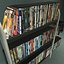 149 DVDs y estante