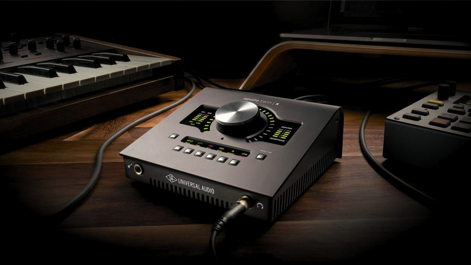 3D Apollo twin X https://p.turbosquid.com/ts-thumb/NX/WIxyJg/Il/untitleddesign16/png/1745310095/1920x1080/fit_q87/d261f75013d31fe92d4c331ce538121efbf7792b/untitleddesign16.jpg