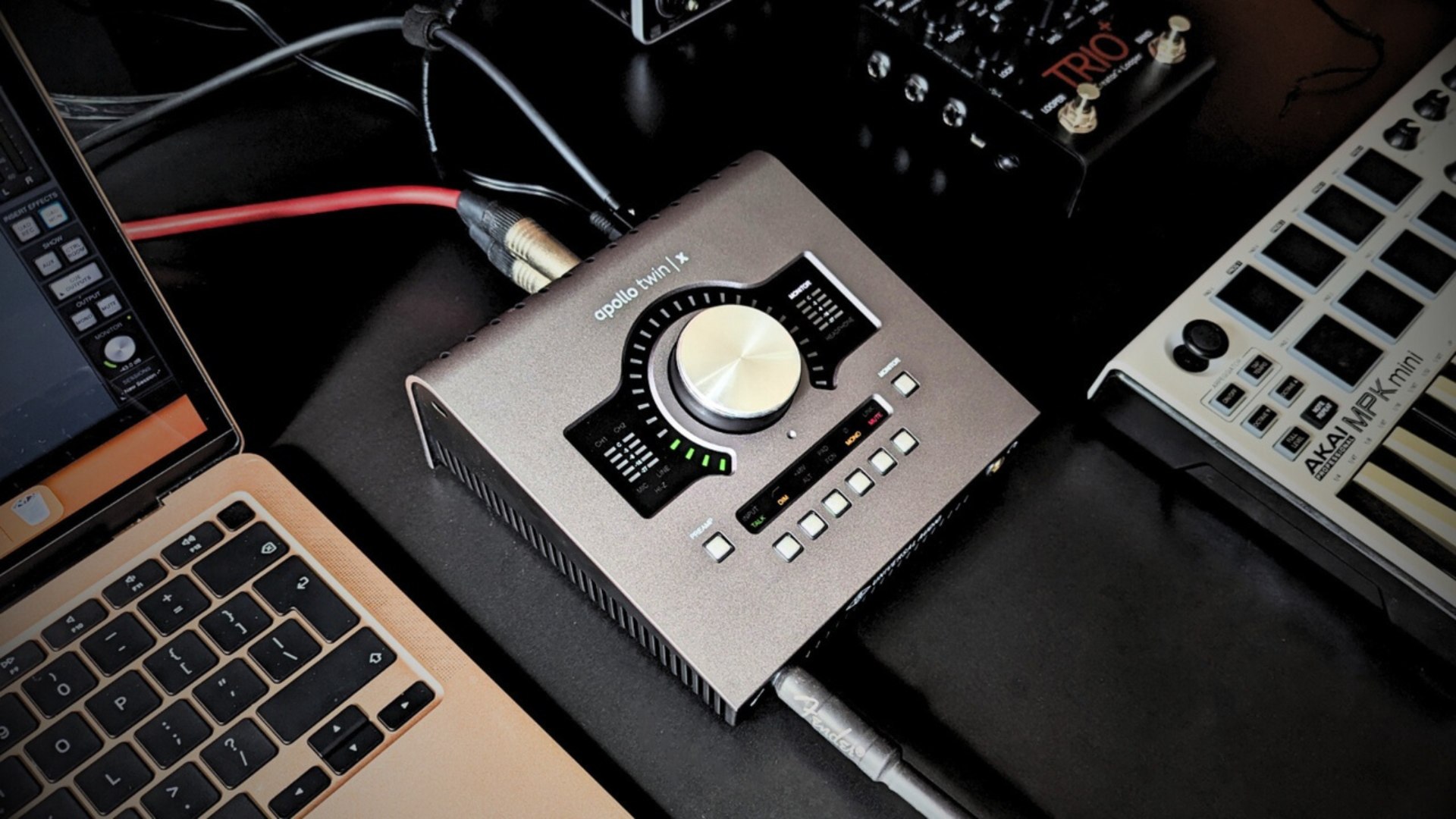 3D Apollo twin X https://p.turbosquid.com/ts-thumb/NX/WIxyJg/mg/untitleddesign15/png/1745310061/1920x1080/fit_q87/f211e576ada59882e82264f0a206cd7e90e2c5d0/untitleddesign15.jpg