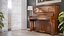 Pianoforte verticale in legno scuro