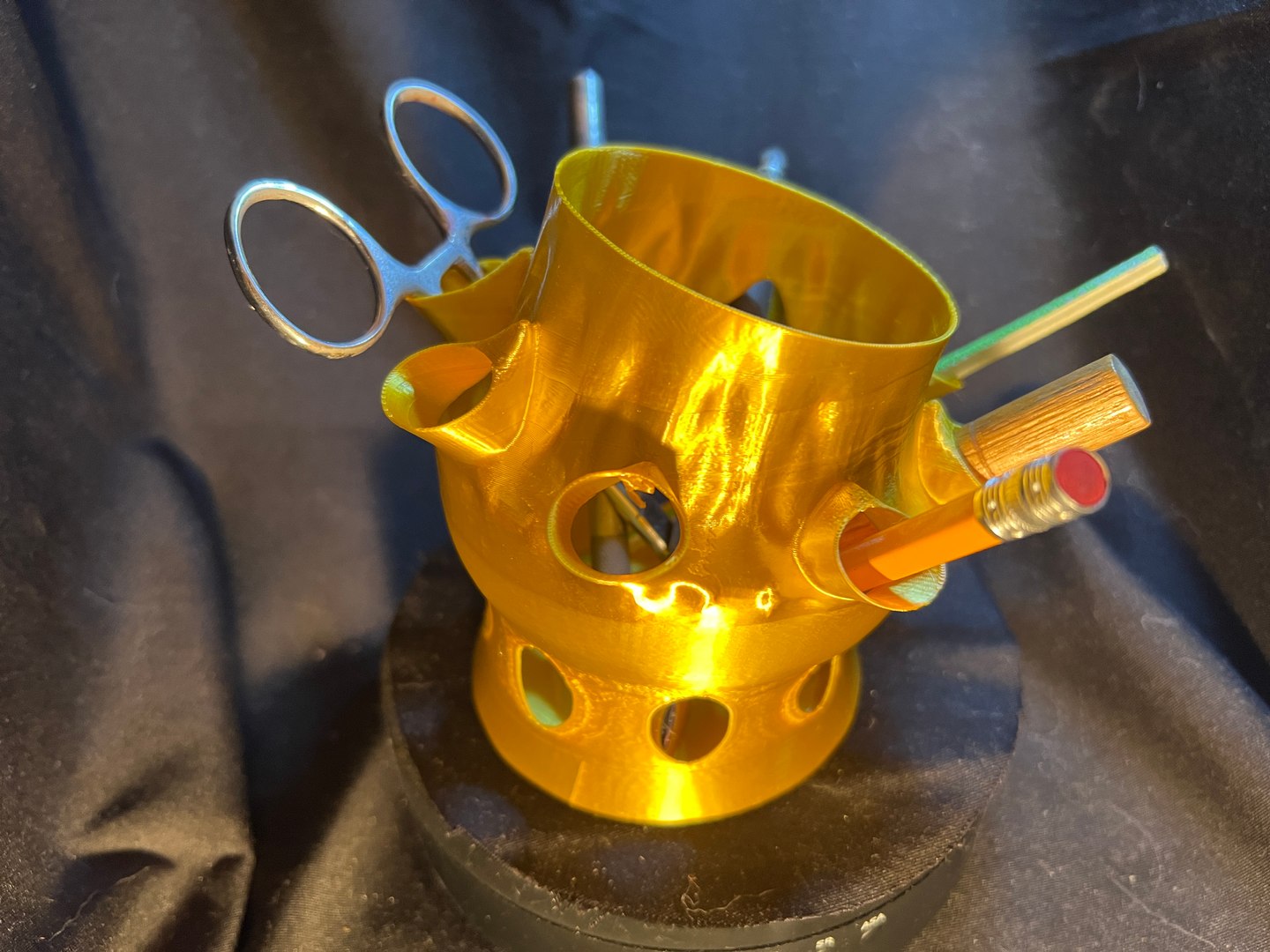 3D Abstract Squid-Shaped Brush Holder https://p.turbosquid.com/ts-thumb/Qr/9oFEk6/Ew/img_6360/jpg/1750189404/1920x1080/fit_q87/23961f9cd47e28be04807f0474decaeebc58c5f3/img_6360.jpg
