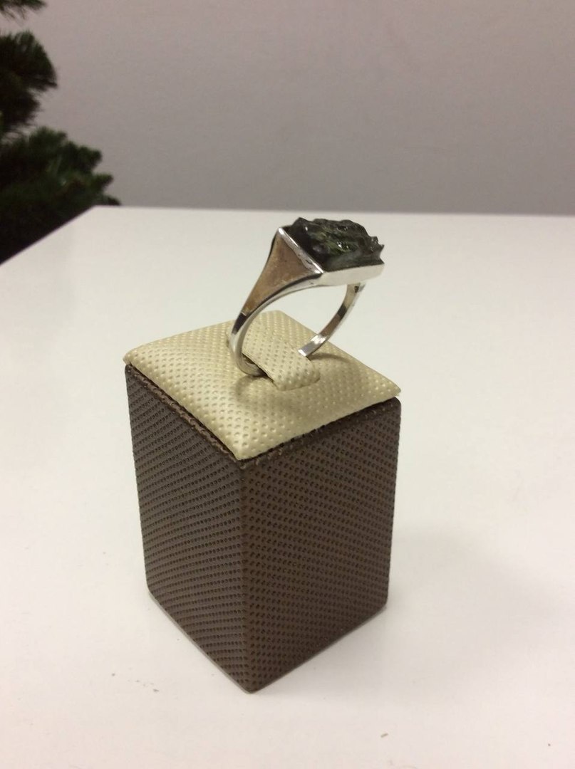 3D model Rectangular Silver Ring with Gemstone https://p.turbosquid.com/ts-thumb/Rp/fgcE4Q/Fw/photo_2025071112.09.48/jpeg/1752232948/1920x1080/fit_q87/8dcea7ed7d4fdb43720bcf9029dca02debcdffd1/photo_2025071112.09.48.jpg