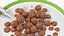 Palline di Cioccolato ai Cereali in Ciotola con Latte