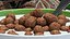 Palline di Cioccolato ai Cereali in Ciotola con Latte
