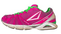 Sports shoes