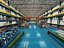 Cenário de fábrica e oficina com estrutura de aço industrial