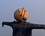 Spaventapasseri con testa di zucca
