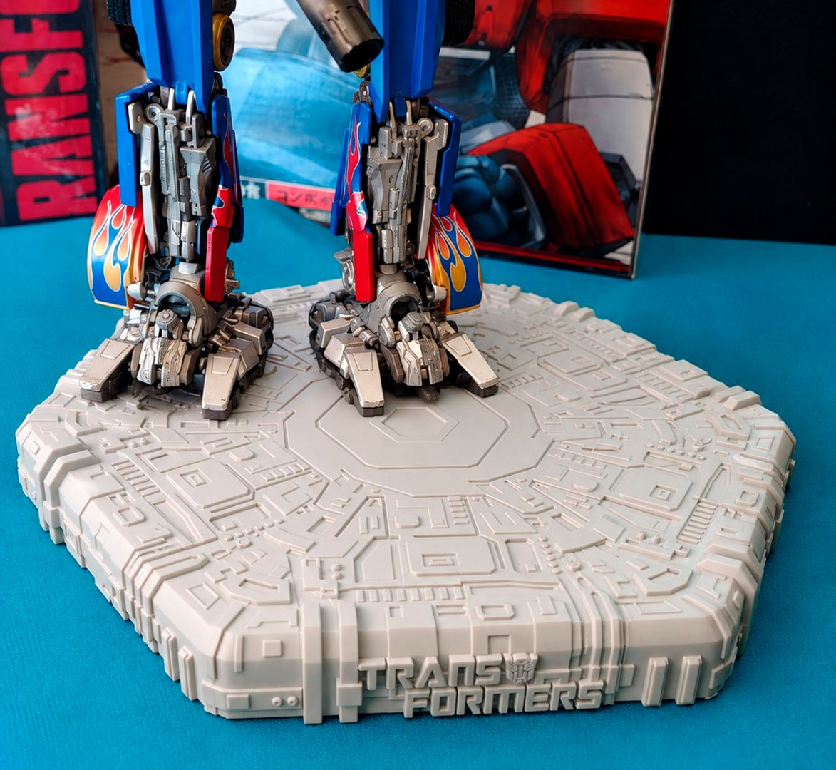 3D Transformes Display Pad model https://p.turbosquid.com/ts-thumb/W7/dpYeZm/nD/rdp11c/jpg/1789177936/1920x1080/fit_q87/f1b4d3accf2c4cfb119bbc010b0f8ca2b8c12e99/rdp11c.jpg
