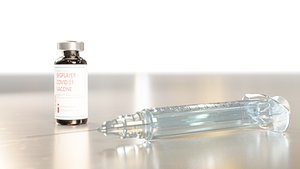 3D vaccine vial syringe model