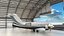 Business Jet Bombardier Challenger 604 in un hangar per aerei attrezzato