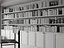 Escritório com estante de livros para sala de estudos moderna
